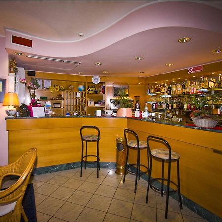 Hotel Il Canneto Порто Черезио Екстериор снимка
