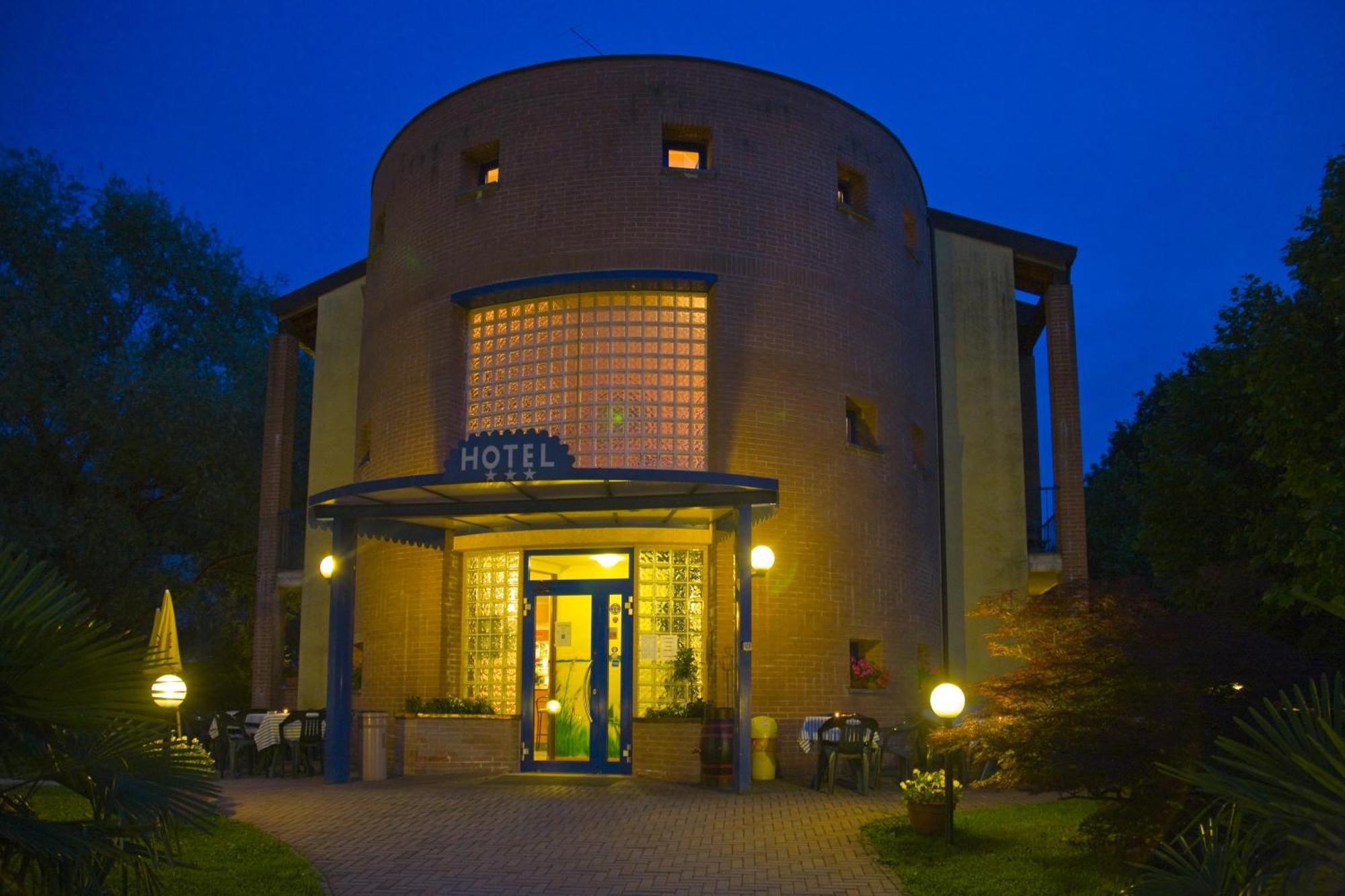Hotel Il Canneto Порто Черезио Екстериор снимка