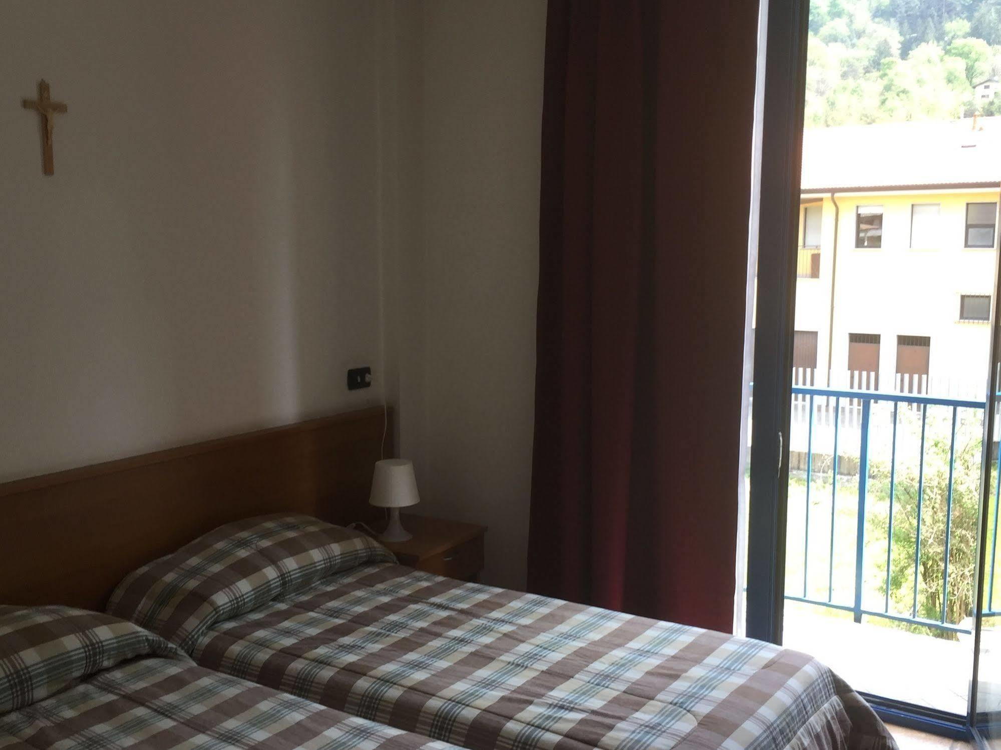 Hotel Il Canneto Порто Черезио Екстериор снимка