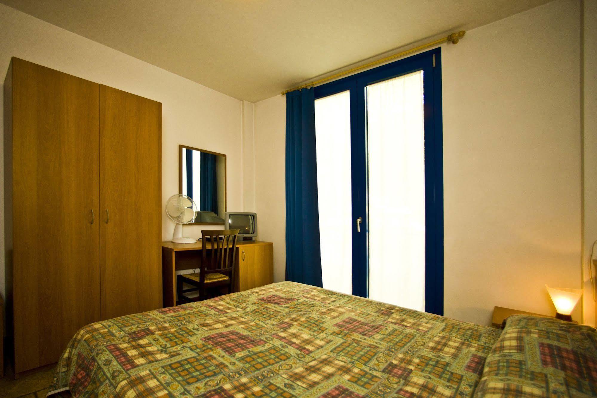 Hotel Il Canneto Порто Черезио Екстериор снимка