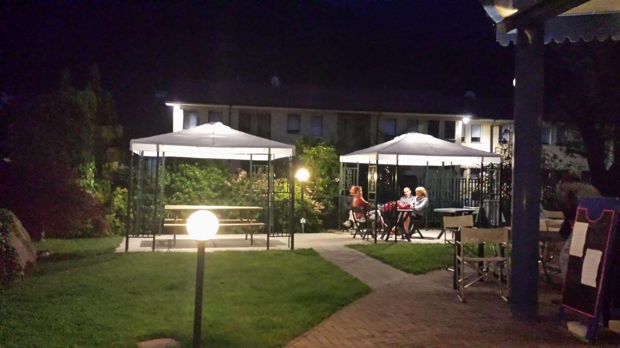 Hotel Il Canneto Порто Черезио Екстериор снимка
