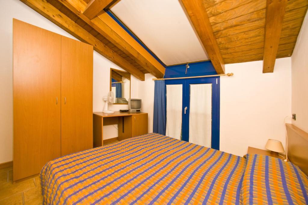 Hotel Il Canneto Порто Черезио Стая снимка