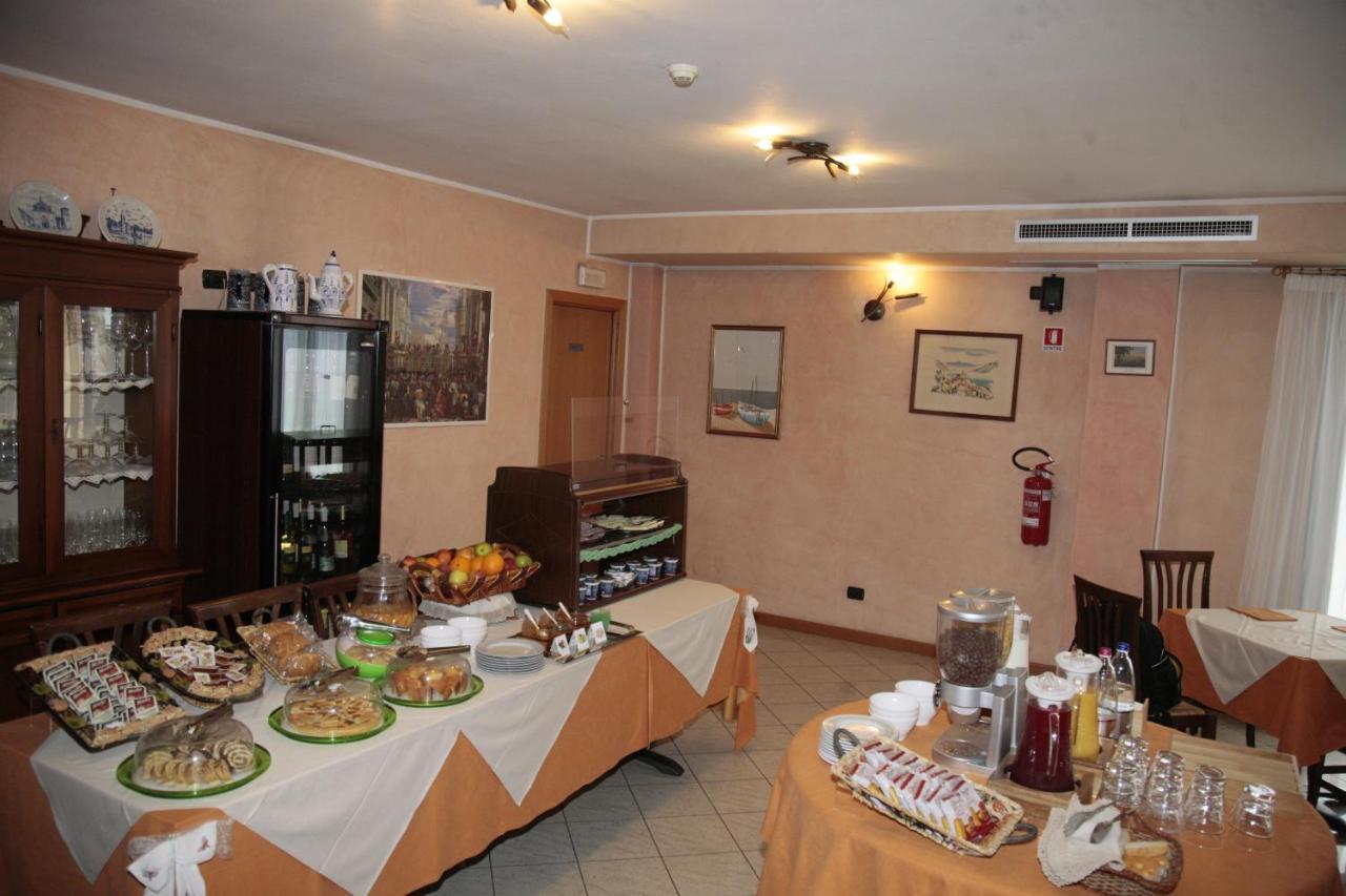 Hotel Il Canneto Порто Черезио Екстериор снимка