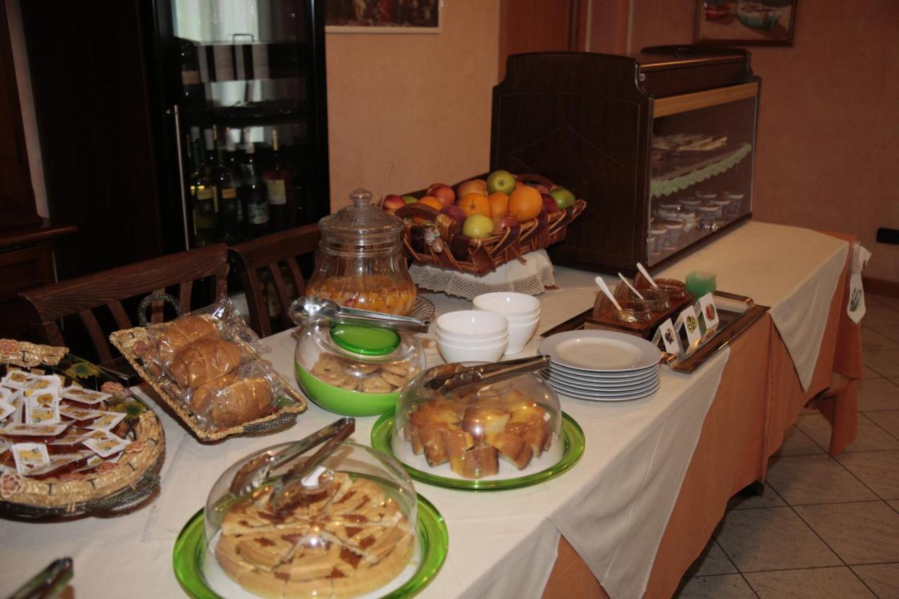 Hotel Il Canneto Порто Черезио Екстериор снимка
