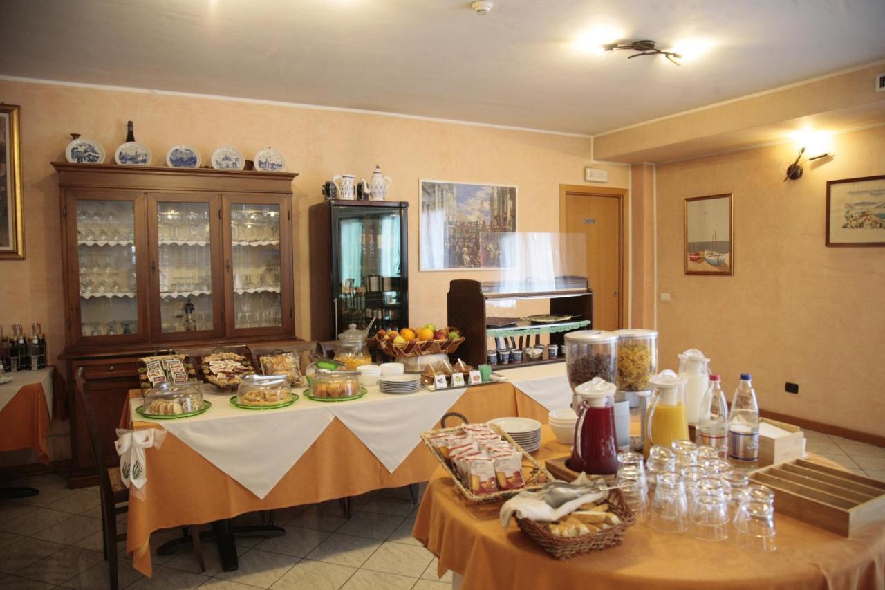Hotel Il Canneto Порто Черезио Екстериор снимка